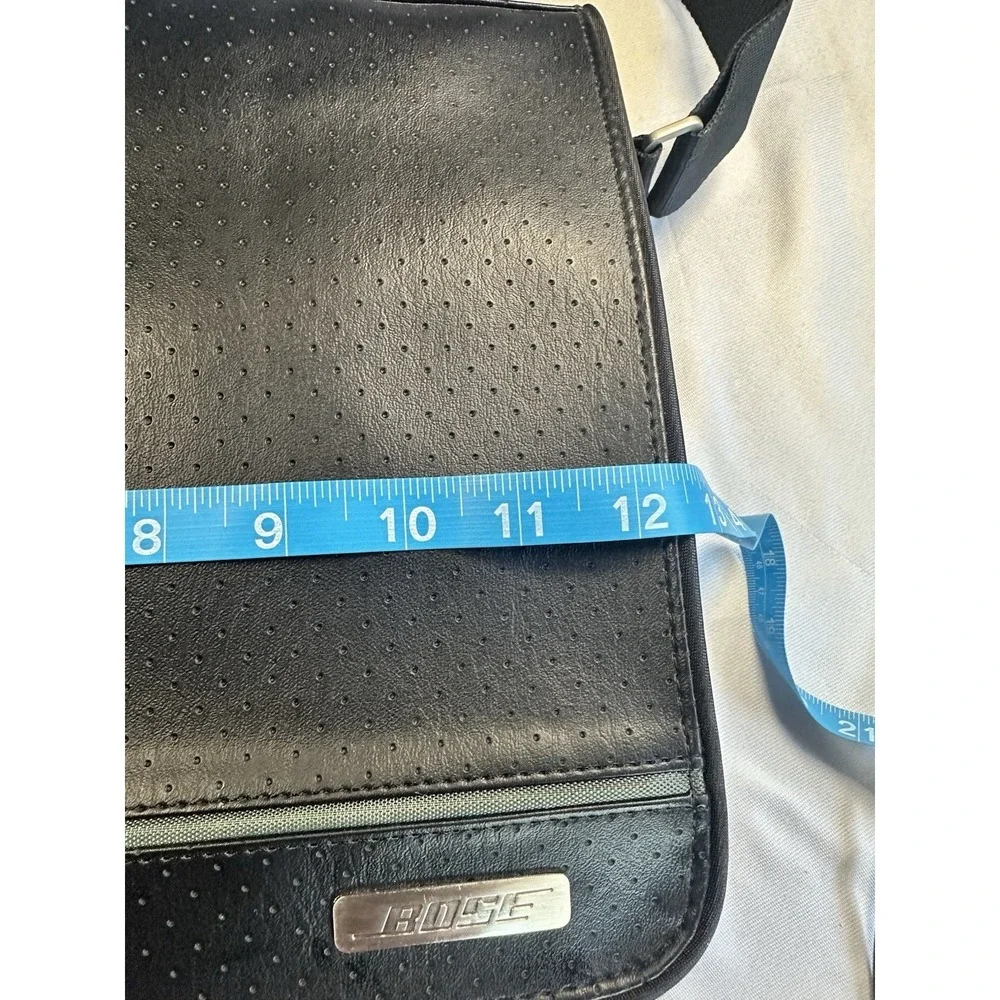 Bose Black Messenger Bag Adjustable Shoulder Strap Pockets Medium